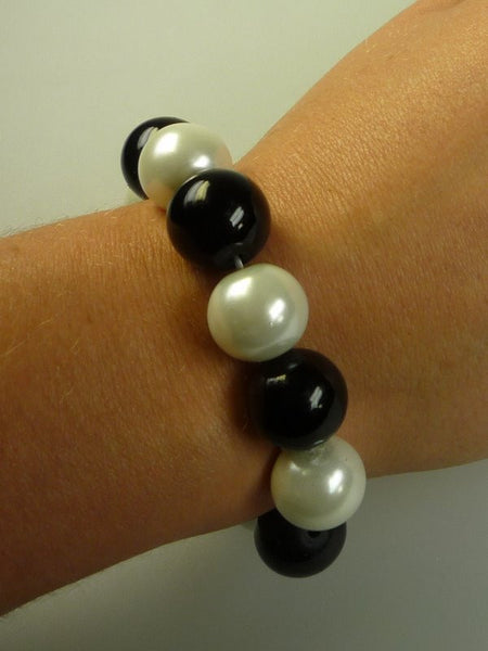 Perilous Pearls Black & White Simple Bracelet